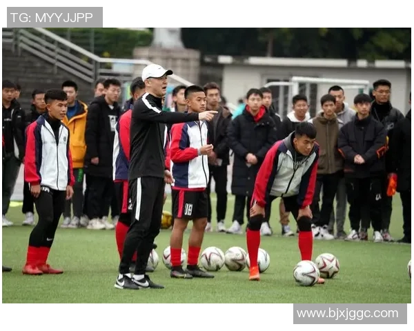 深入分析重庆足球队阵地战战术特点与执行策略 深入分析重庆足球队阵地战战术特点与执行策略