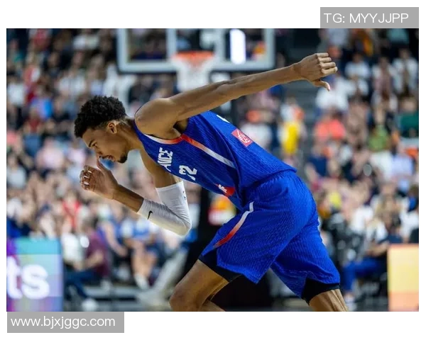 男篮选秀大会，状元秀惊艳亮相，火箭队手握青铜山